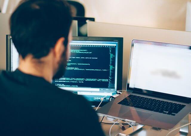 La universidad NO sirve para ser programador (y te explico por qué)